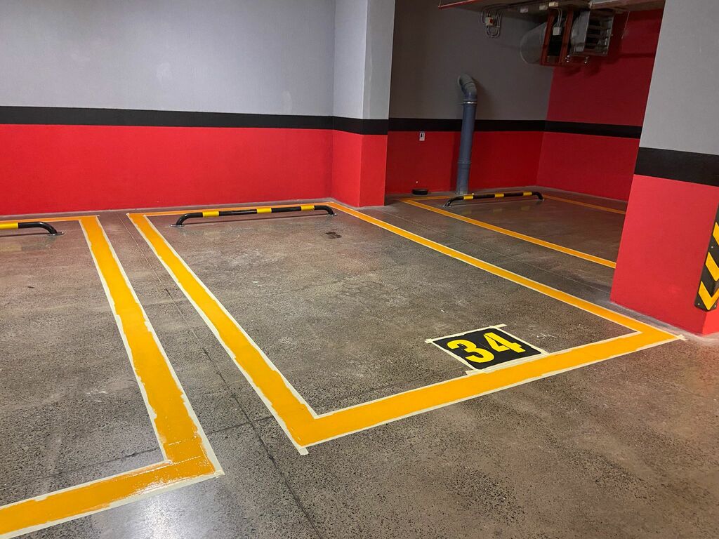 otopark zemin çizgileri, yön çizgileri, araç park çizgileri